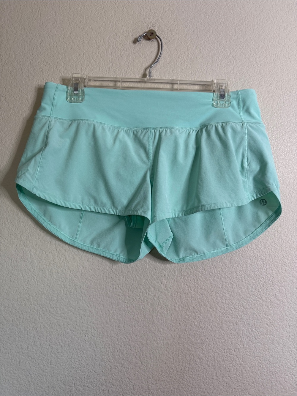 Lululemon Speed shorts size 8 regular mint EUC